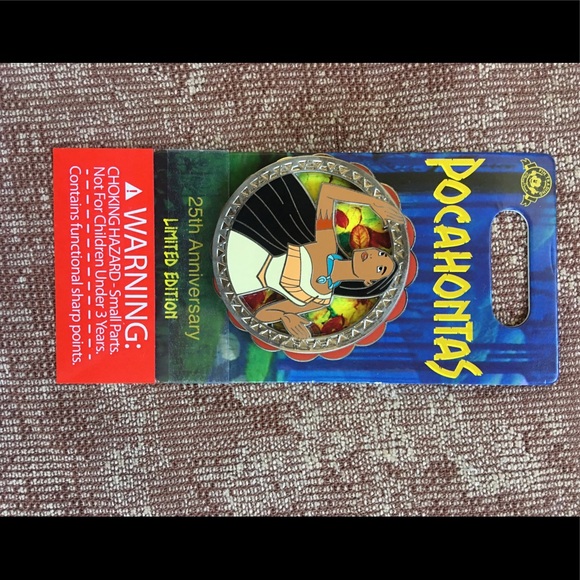 LE Pocahontas 25th Anniversary Disney Pin - Picture 1 of 3
